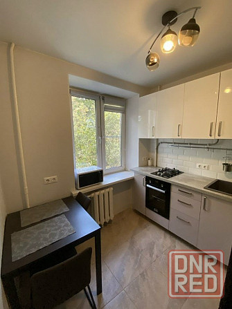 Сдаётся однокомнатная квартира в Буденовском районе на Заперевальной. Донецк - изображение 1