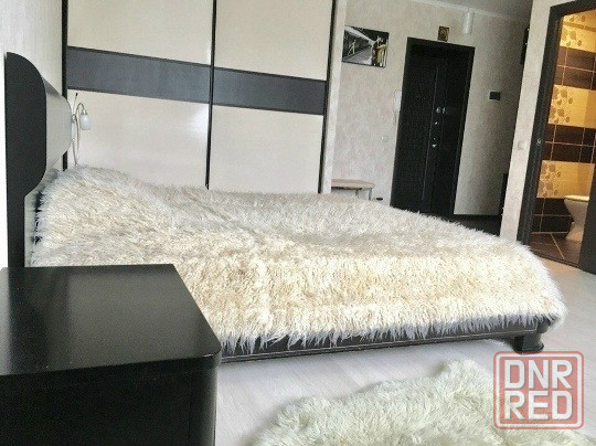 Сдам уютную студию на долгий срок в Киевском районе, г. Донецк Артема 122 Донецк - изображение 1