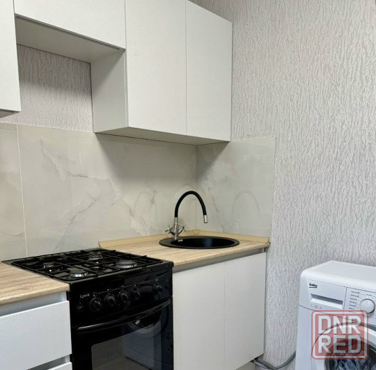 Сдаю однокомнатную квартиру 42.0 м² этаж 2/5. город Донецк, Донецк - изображение 2