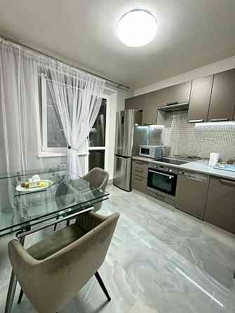 Сдается 2-комнатная квартира в Калининском районе, недалеко от Рынка, расположенная на 3 этаже. Донецк