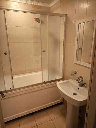 Сдаю двухкомнатную квартиру в Ворошиловском районе Донецка, ориентир библиотека им. Крупской. Донецк