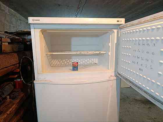 Продам холодильник Донецк