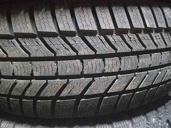 Продаю пару зимних скатов 215 65 16 континенталь Донецк