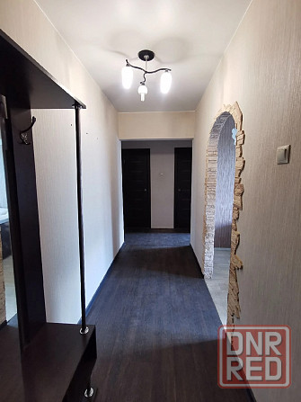 Сдается трехкомнатная квартира, с балкoном на длительный срок в центре Донецка Донецк - изображение 1