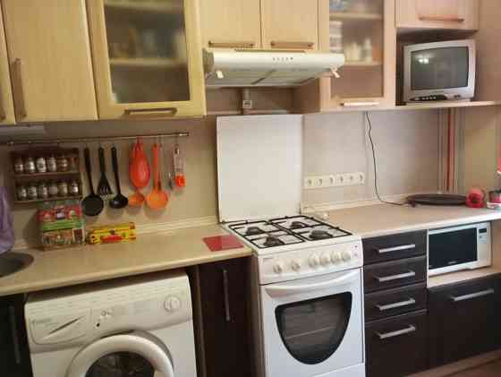 сдам 2х комн квартиру в киев. р-не, ж/д вокзал, хорошая, есть все, и вода. Донецк