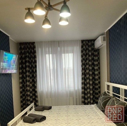 Сдам евродвушку с дизайнерским ремонтом в Калининском районе, Донецк - изображение 1