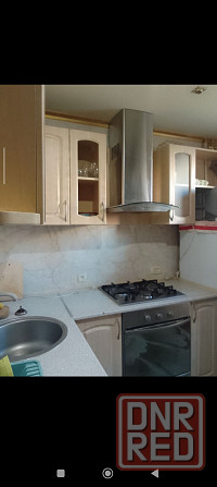 сдам 1 к кв. ленинский р. аравийская 15000 р. очень хороший напор воды. Донецк - изображение 1