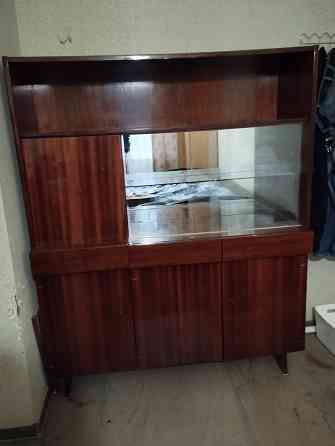Сервант с ящиками выдвижными полки внизу с дверцами и ниша для посуды с зеркальной задней стенкой Донецк