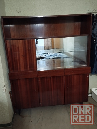 Сервант с ящиками выдвижными полки внизу с дверцами и ниша для посуды с зеркальной задней стенкой Донецк - изображение 1