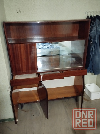 Сервант с ящиками выдвижными полки внизу с дверцами и ниша для посуды с зеркальной задней стенкой Донецк - изображение 2