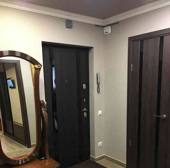 Сдаю трехкомнатную квартиру по ул. Независимости, Будённовский район Донецк