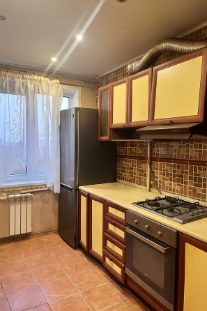 Продаётся трехкомнатная квартира в Левобережном районе Мариуполь