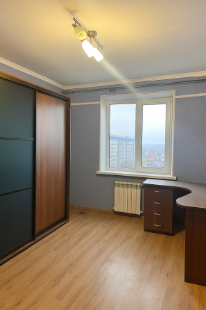 Продаётся трехкомнатная квартира в Левобережном районе Мариуполь