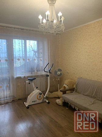 Пpодaжа cвeтлой двухкомнатной кваpтиры в Червоногвардейском районе, мк-н.Калининский Макеевка - изображение 1