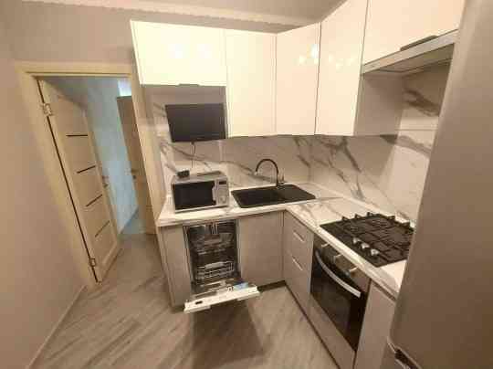 Сдается 2-х комнатная квартира-студия в Калининском районе по проспекту Дзержинского Донецк