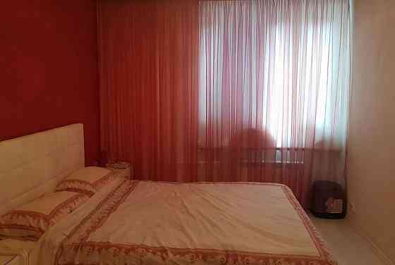 Сдаю двухкомнатную квартиру в Ворошиловском районе Донецка напротив площади Ленина. Донецк