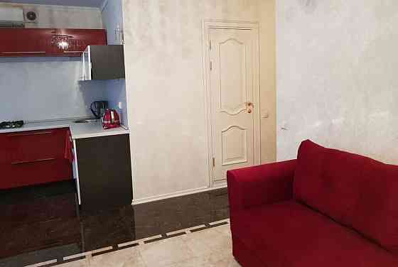 Сдаю двухкомнатную квартиру в Ворошиловском районе Донецка напротив площади Ленина. Донецк