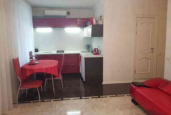 Сдаю двухкомнатную квартиру в Ворошиловском районе Донецка напротив площади Ленина. Донецк