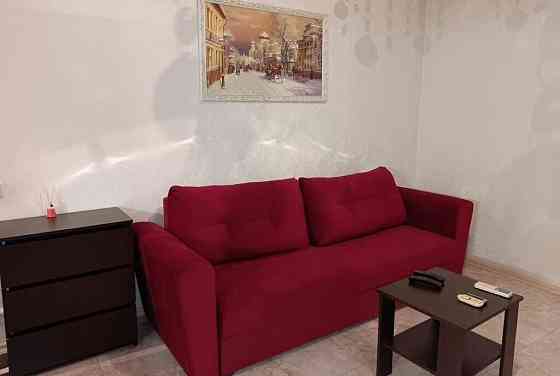 Сдаю двухкомнатную квартиру в Ворошиловском районе Донецка напротив площади Ленина. Донецк