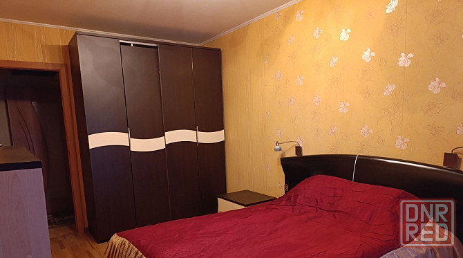 Сдаётся двухкомнатная квартира в Кировском районе, мкр. Текстильщик, 88-ая школа Донецк - изображение 1