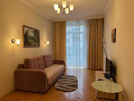 Сдаётся впервые 2 ком.кв в центре Донецка, Дом Правительства, в 20 метрах от бульвара Пушкина Донецк