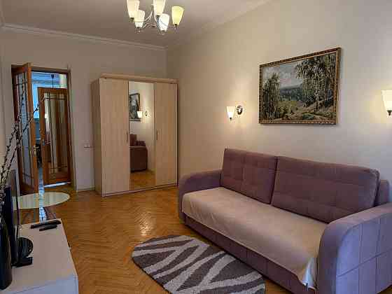 Сдаётся впервые 2 ком.кв в центре Донецка, Дом Правительства, в 20 метрах от бульвара Пушкина Донецк