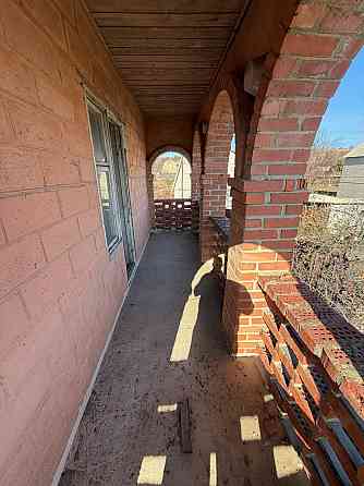 Продаётся с гаражом 3-х комнатный двухэтажный дом в с. Андреевка Донецк