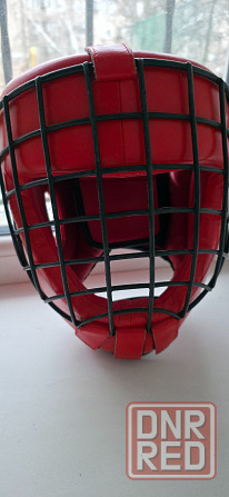 Продам Шлем кожаный с металлической решёткой + защита голени Донецк - изображение 1