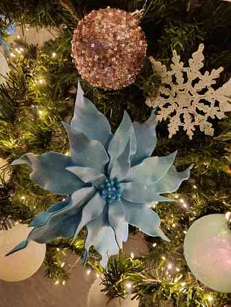 Новогодние цветы, украшения, игрушки Макеевка