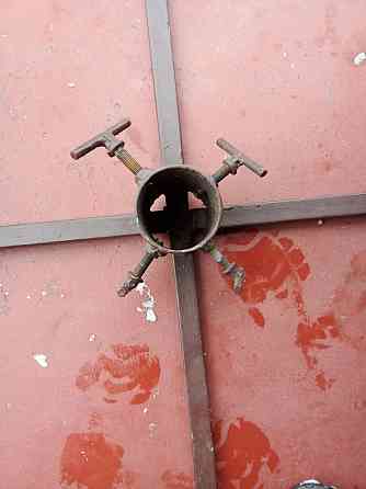 Подставка для живой елки, диаметр ствола 7.5 см, металл Донецк