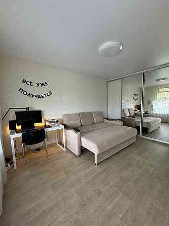 Сдаётся двухкомнатная квартира. Ленинский р-н. На Конти. Рядом Цирк-золотое кольцо. Донецк