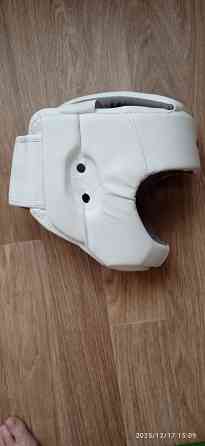 продам шлем, защита для карате киокушинкай в отличном состоянии. Одет несколько раз. Размер м. Донецк