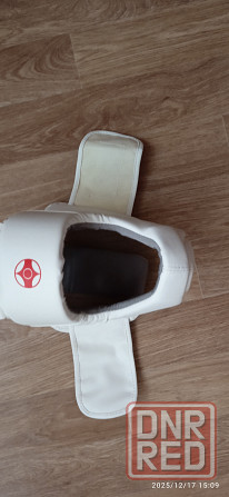 продам шлем, защита для карате киокушинкай в отличном состоянии. Одет несколько раз. Размер м. Донецк - изображение 1