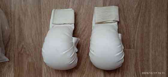 продам перчатки для карате размер м в отличном состоянии. Донецк