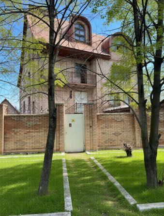 Продам большой элитный дом. Центр г.Шахтерск. Шахтерск