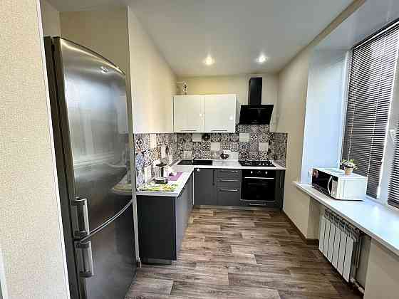 Сдаётся двухкомнатная квартира (студия + спальня). Ленинский район, Цирк Донецк