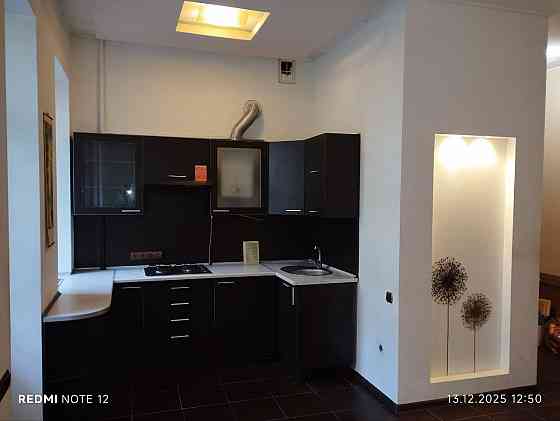 Продам 2 -х комн студия площадь Ленина сталинка Донецк