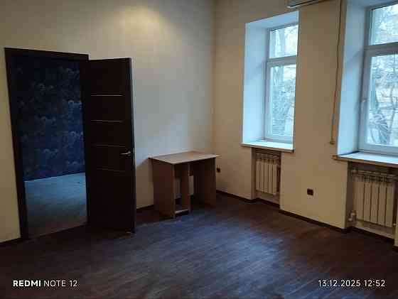 Продам 2 -х комн студия площадь Ленина сталинка Донецк