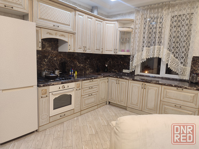 Собственник!!! Вода 24/7 Сдам 3-х комнатную квартиру студию 80 м². Калининский р-н Безалкогольный Донецк - изображение 1