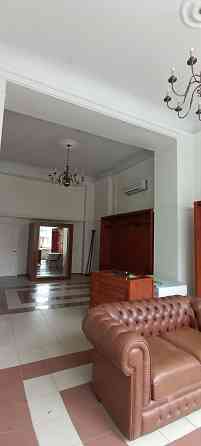 Сдам Элитный бутик 270 м² в Ворошиловском р-не , ул. Артёма. Ремонт. Потолки 4,45 м. Склад. Кабинет. Донецк