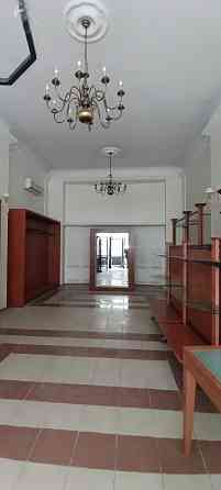 Сдам Элитный бутик 270 м² в Ворошиловском р-не , ул. Артёма. Ремонт. Потолки 4,45 м. Склад. Кабинет. Донецк