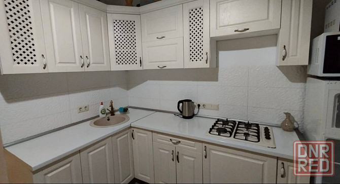 в левобережном районе сдаётся однокомнатная квартира с простой и понятной обстановкой. Мариуполь - изображение 1