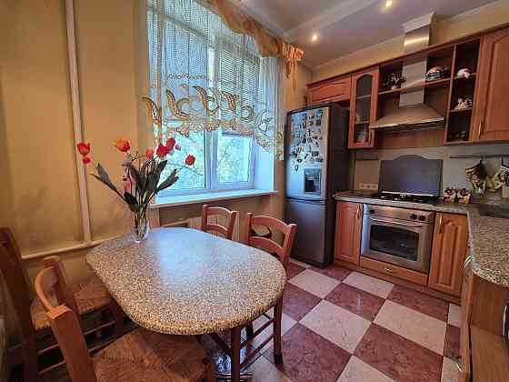 Продам 3х комн сталинку в центре города Донецк