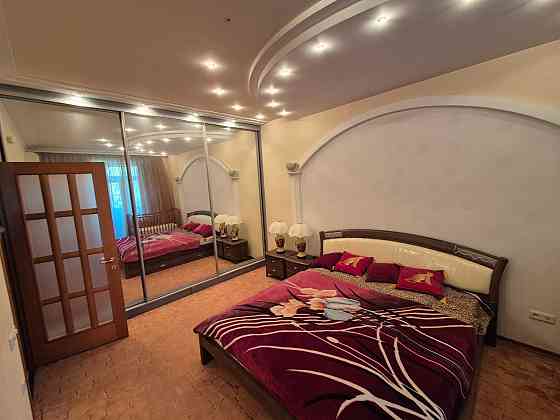 Продам 3х комн сталинку в центре города Донецк