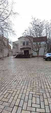 Сдам 1048 м² под Мед Центр, Офис в Ленинском р-не. Все коммуникации. Трафик. Ремонт. Своя парковка! Донецк