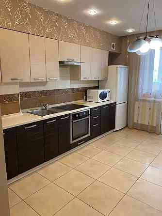 Сдам 2-комнатную квартиру в Ворошиловском районе, Белый Лебедь. Донецк