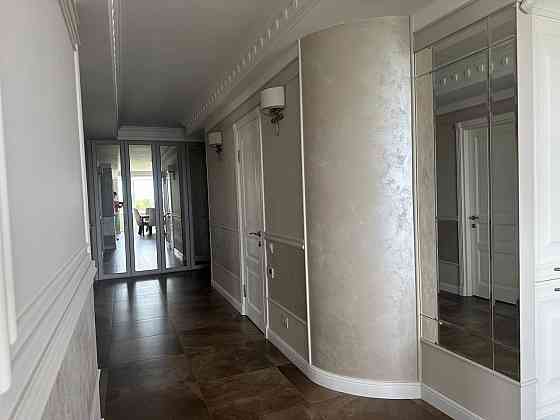 Продается трехкомнатная квартира в Приморском районе Мариуполь