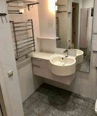 Сдается просторная двухкомнатная квартира (70 м2) Этаж: 4/9 Район: Калининский Донецк