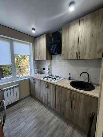 Сдается двухкомнатная квартира в Калининском районе. 2 этаж. Выполнен евро ремонт. Вся мебель Донецк