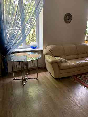 Продаю четырёхкомнатную сталинку на бульваре Пушкина. Донецк